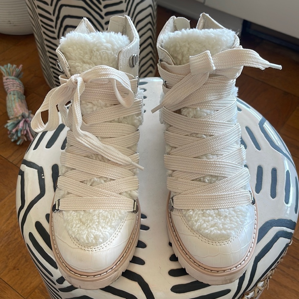 EUC - Dolce Vita Boots